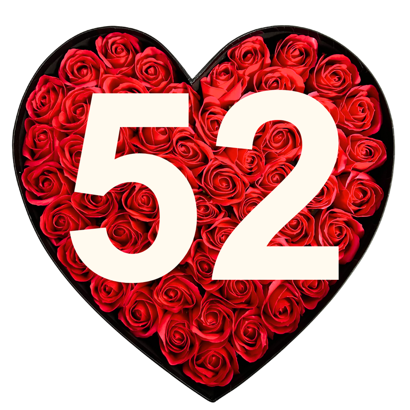 Aranjament floral 18 ani varsta aniversara cu trandafiri din sapun rosii si cifra 3D cu sclipici M3