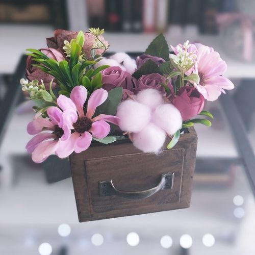 Aranjament floral in cutie, 3 trandafiri sapun, Roz